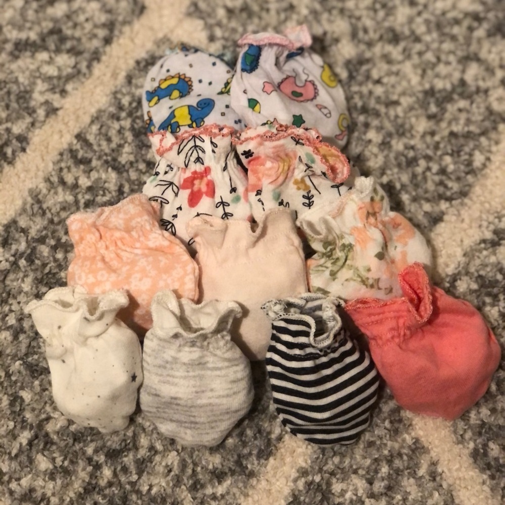 Baby girl hand mittens